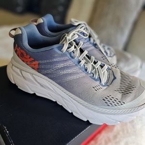 Women's Hoka one Clifton 6